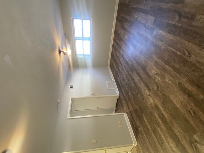 Foto del edificio - 1326 E 38th St