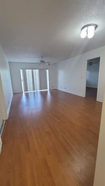 Foto del edificio - 4200 NW 3rd Ct