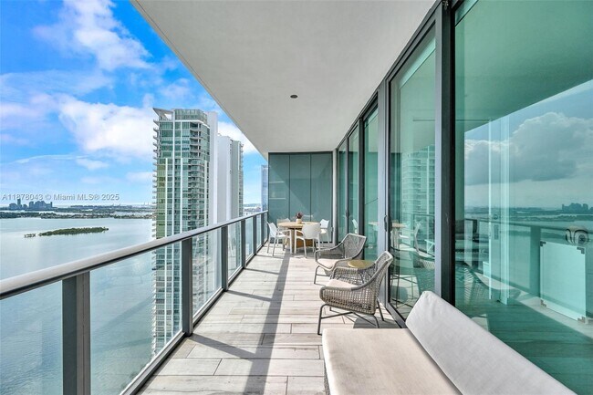Foto del edificio - 480 NE 31st St
