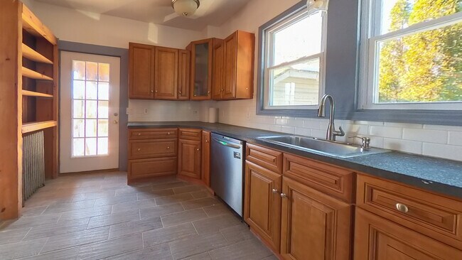 Foto del edificio - 11 Schneider Ave