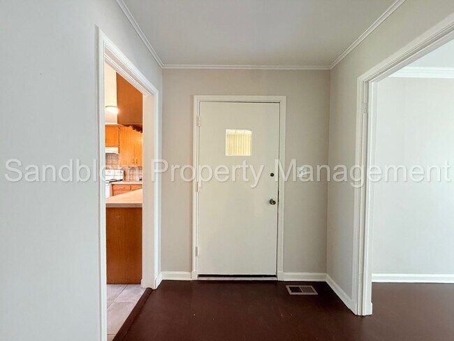 Foto del edificio - 2614 S Urbana Ave