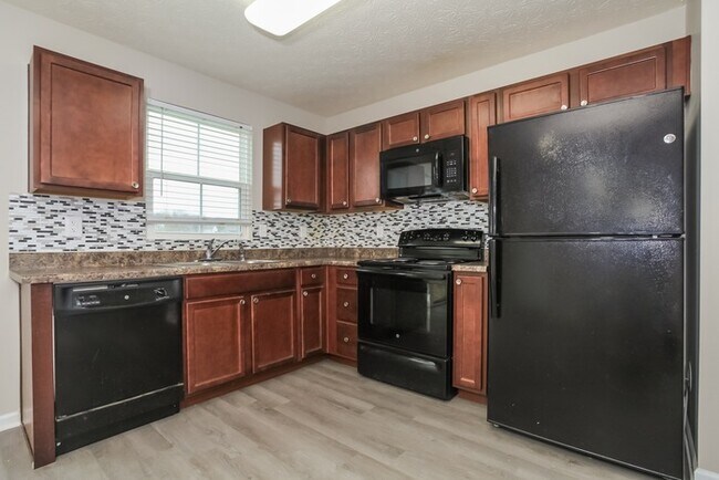 Building Photo - Beautiful 3 Bedroom Home