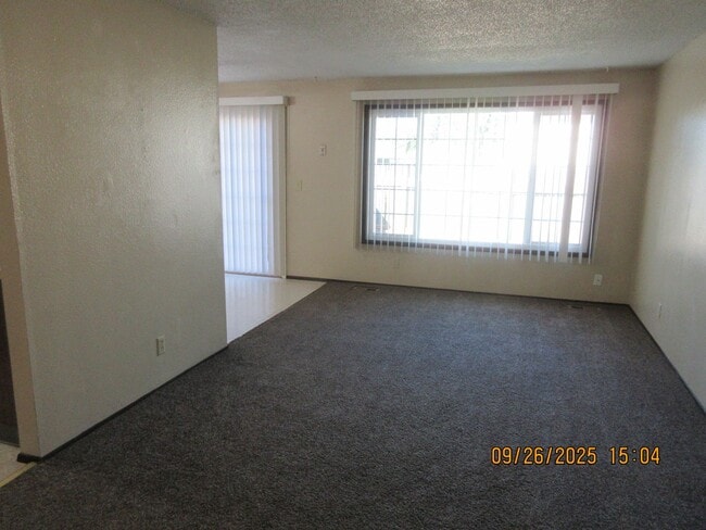 Building Photo - Spacious and very clean