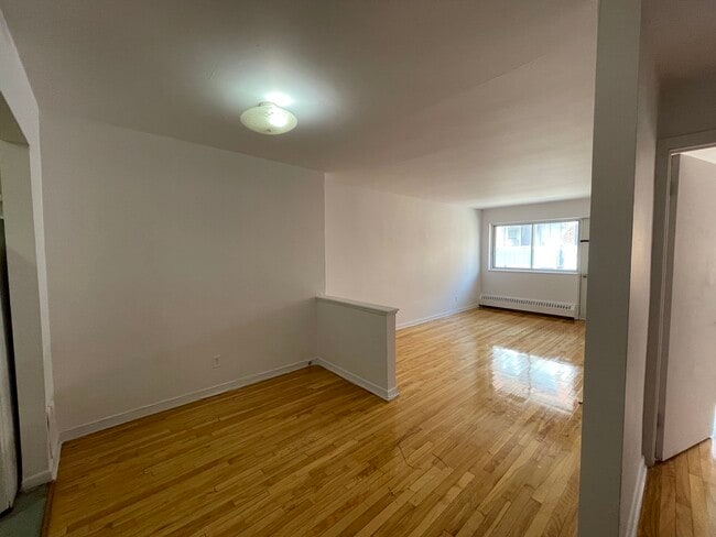 Building Photo - 4205 Av Bourret