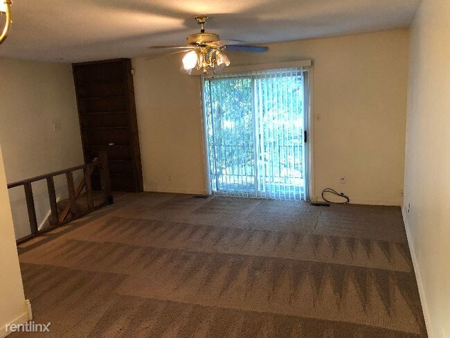 Building Photo - 2 br, 1 bath Condo - 3227 Lupine Dr