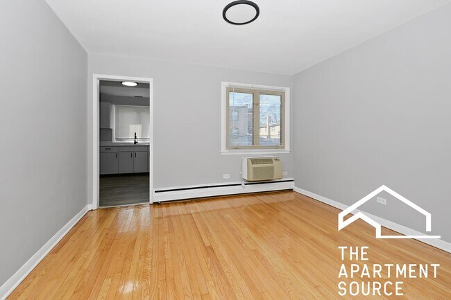 Building Photo - 1832 W 107th St