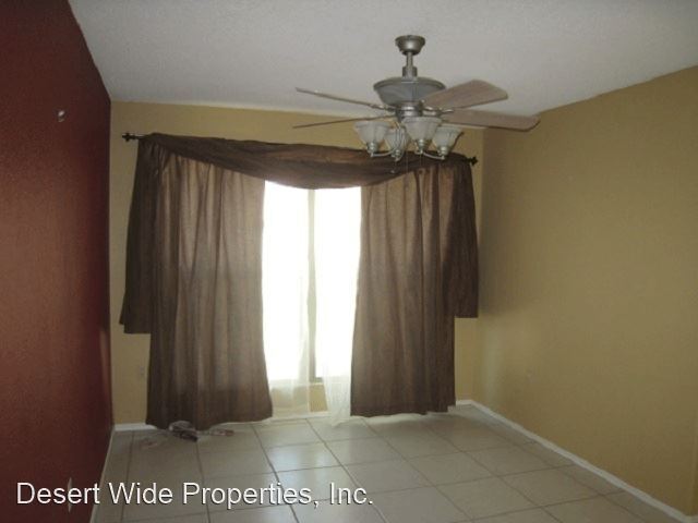 Building Photo - 3 br, 2.5 bath House - 1462 W. ELGIN ST