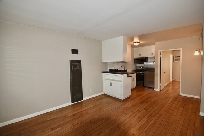 Building Photo - 10645 Valley Spring Ln