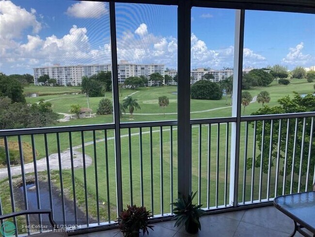 Foto del edificio - 2901 S Palm Aire Dr