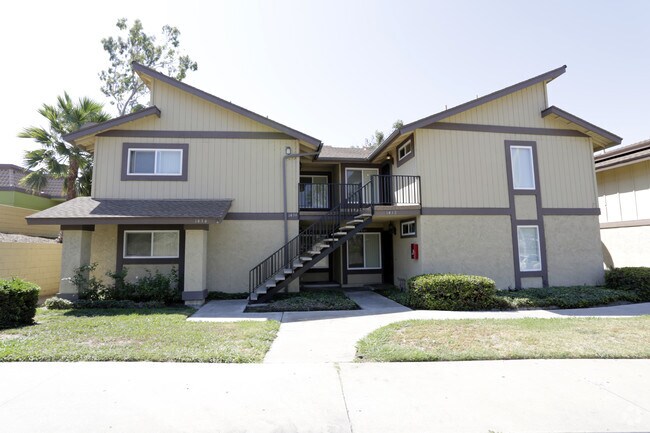 Building Photo - 1430 E Lincoln Ave