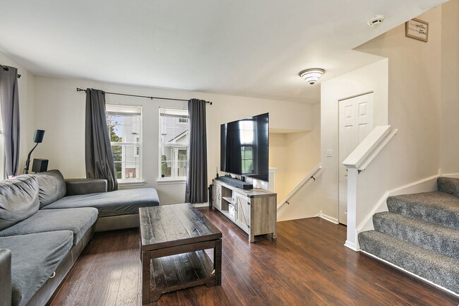 Building Photo - 361 Holiday Ln