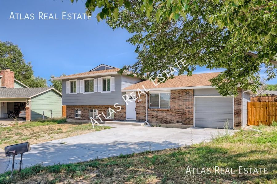Primary Photo - 4 bedroom home on a quiet cul-de-sac in ce...