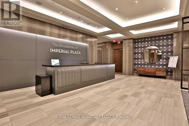 Photo du bâtiment - 111 St Clair Ave W