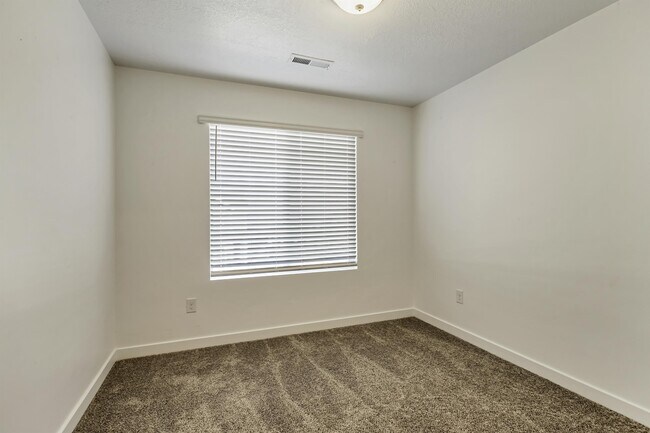 Building Photo - 869 S Brubaker Way