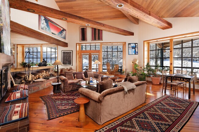 Foto del edificio - 172 Deer Ridge Ln
