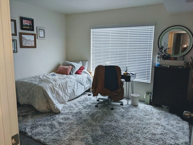 bedroom - 797 E 550 S