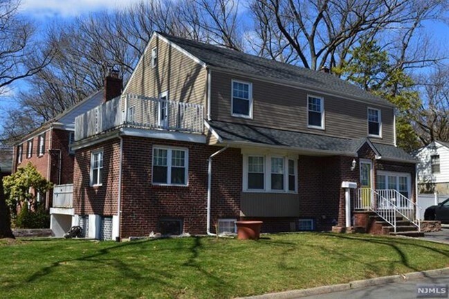Foto del edificio - 330 Manor Rd