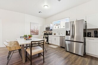 Building Photo - 2929 N 55th Pl