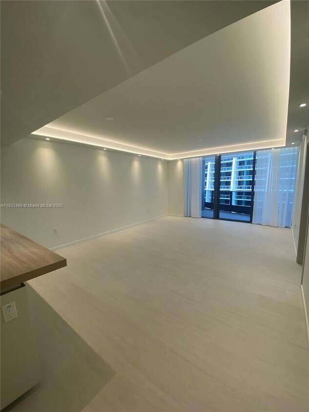 Primary Photo - 1000 Brickell Plaza