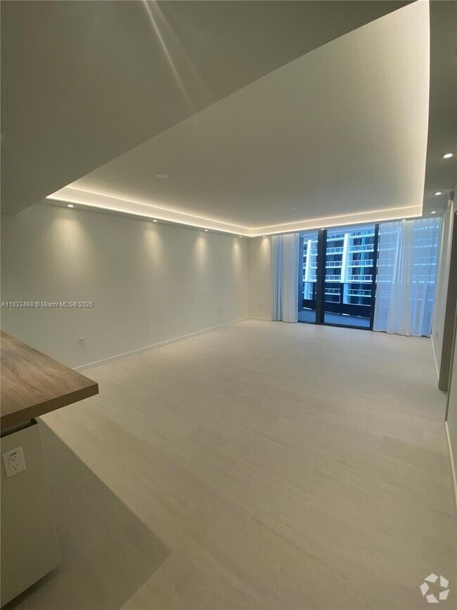 Building Photo - 1000 Brickell Plaza