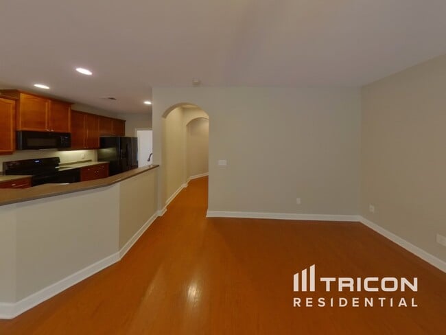 Building Photo - 3009 Kingston Cir N