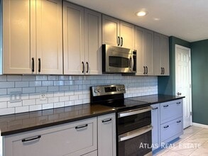 Building Photo - 8070 Decatur St