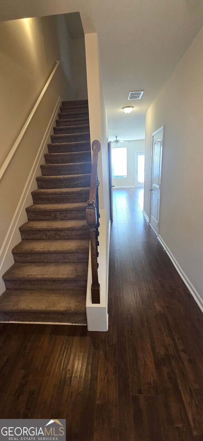 Foto del edificio - 5831 Taka Ln