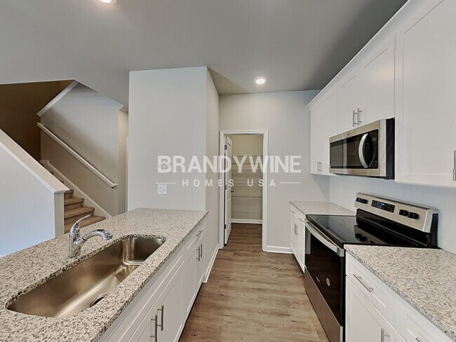 Foto del edificio - LUXURY COMMUITY! CRESTVIEW at Towne Lake!!...