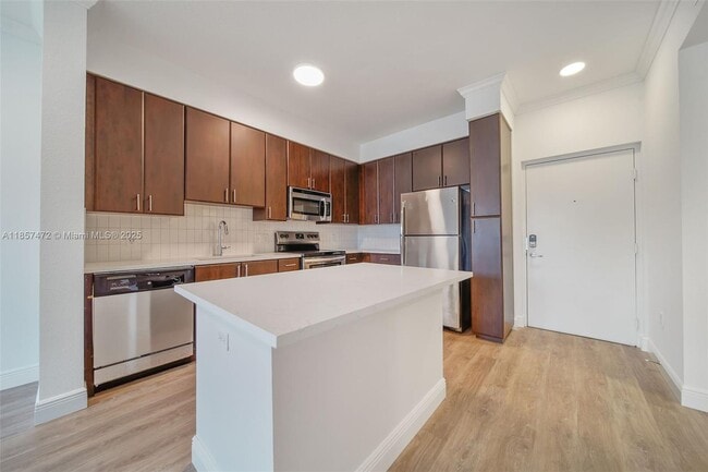 Foto del edificio - 10170 SW 7th St