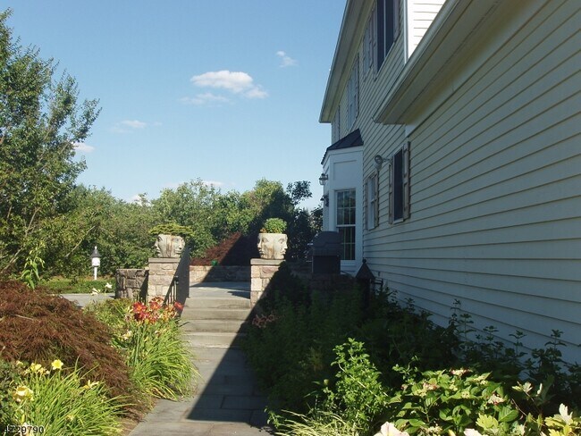Building Photo - 108 Hodge Rd