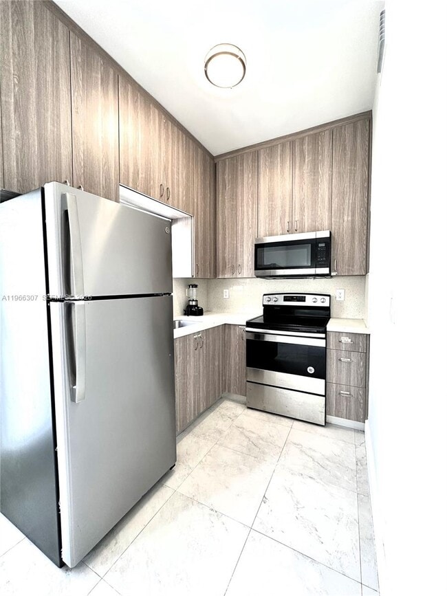 Foto del edificio - 842 SW 14th Ave