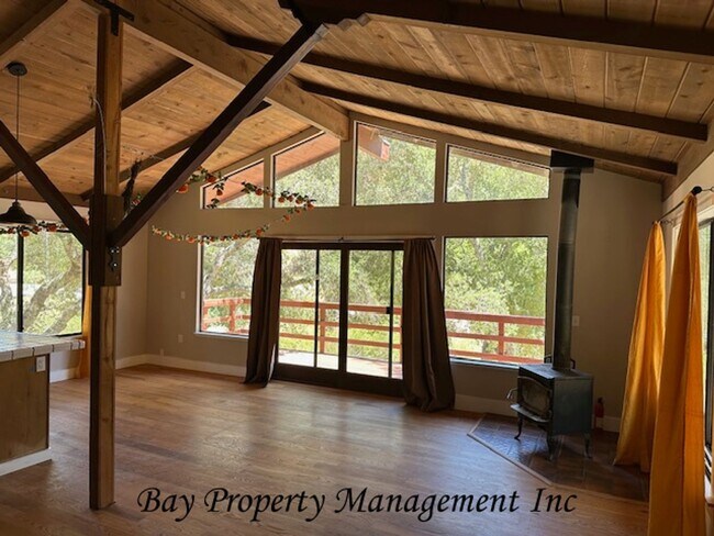 Foto del edificio - Rent Reduced on this unique Carmel Valley Horse Property!