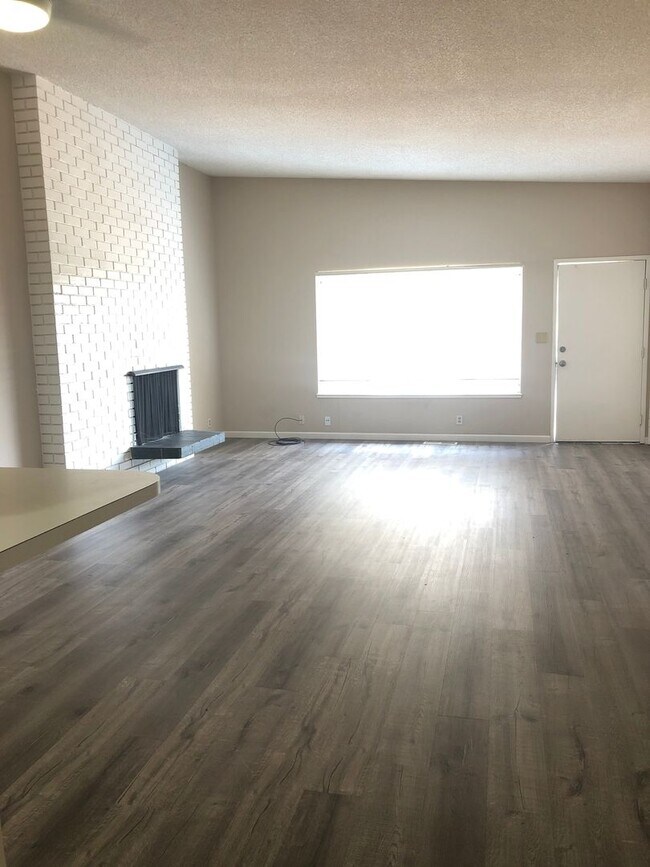 Foto del edificio - 1413/1415 Topaz Way