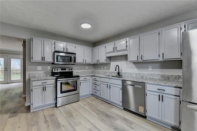 Building Photo - 3876 Meadow Creek Dr