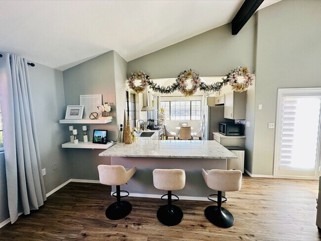 Building Photo - Beautiful 3 bedroom House 360 degree Mount...