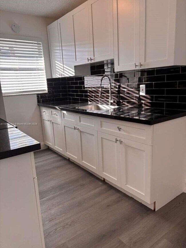 Foto del edificio - 405 SE 23rd Ave