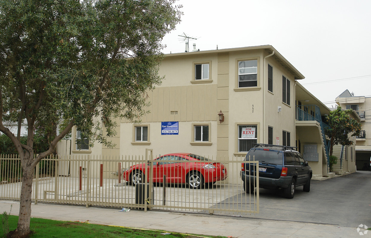 Primary Photo - 557 N Kenmore Ave