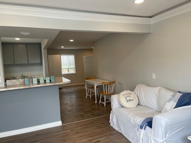 Building Photo - 3713 Rosehedge Dr