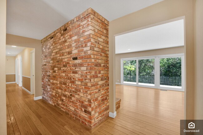 Building Photo - 117 Golden Hill Plz