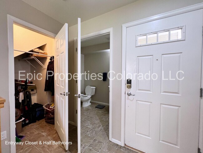Foto del edificio - 12832 Mayfair Way