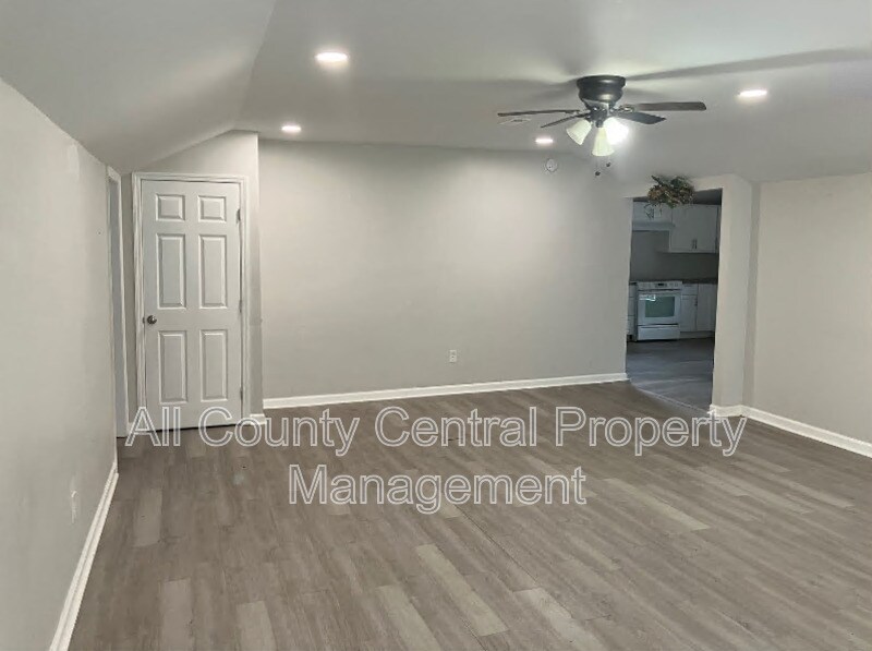 Foto del edificio - 3115 Parkwood Rd