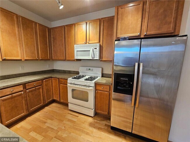 Foto del edificio - 8133 Magnolia Ln N