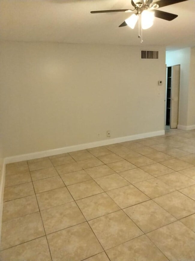 Photo - Large 1 Bed 1 Bath in Lauderdale Lakes Apartment