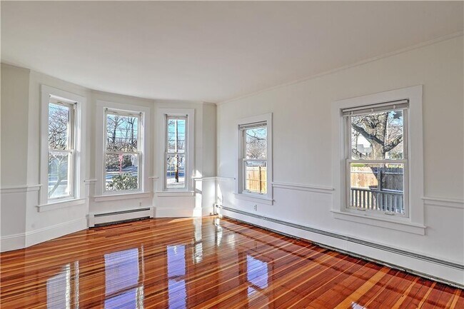 Building Photo - 292 Pleasant St