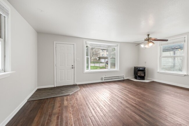 Foto del edificio - Central CDA rancher 2 bed 1 bath with 2 ca...
