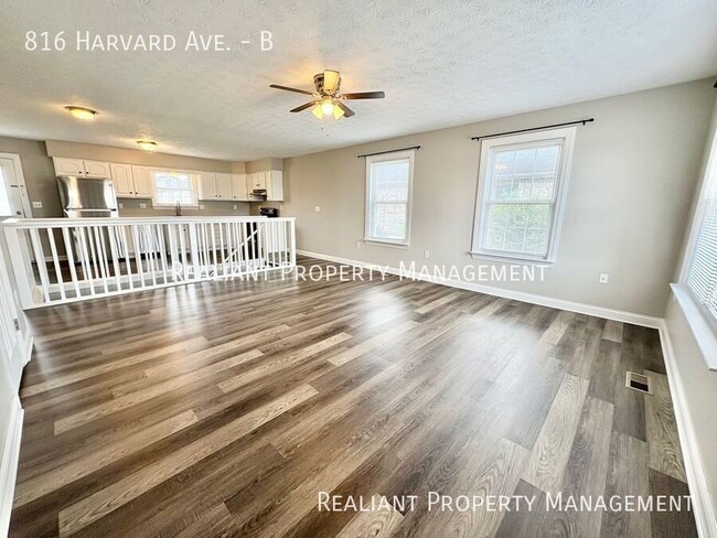 Building Photo - 816 Harvard Dr