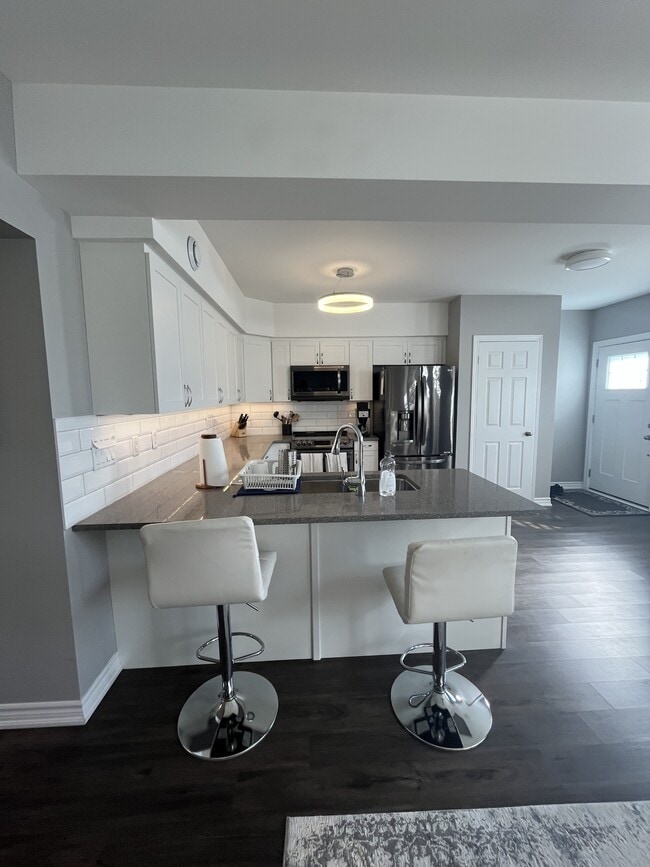 Building Photo - 450 Lonsberry Dr