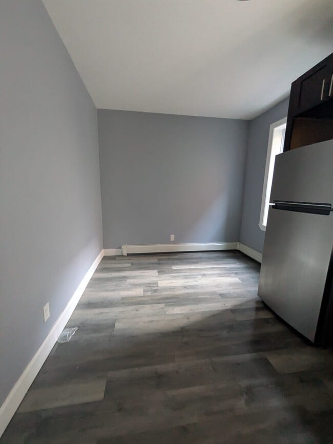 Building Photo - 149 Zabriskie St