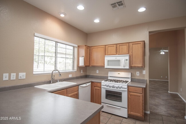 Foto del edificio - 25213 N 40th Ln