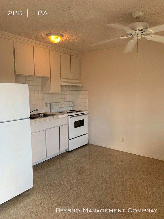 Building Photo - 1360-1370 E Bulldog Ln